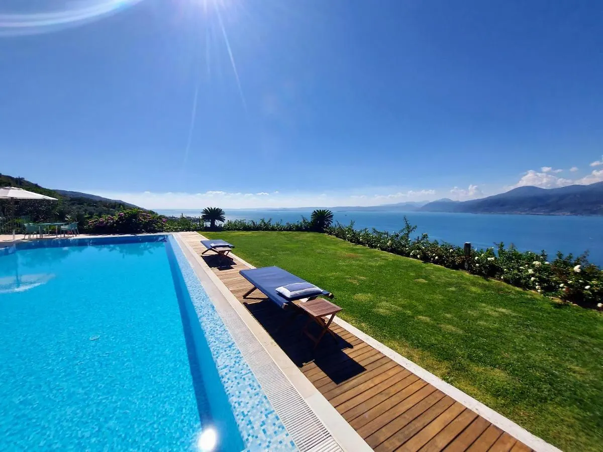 Villa Mini Di Lusso Con Piscina Torri Del Benaco 0*,  Italien