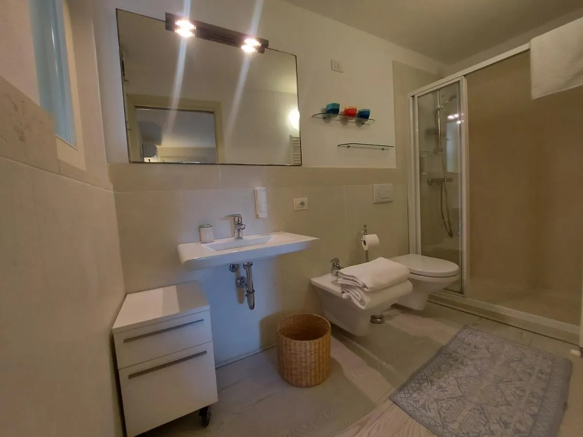 Villa Mini Di Lusso Con Piscina Torri Del Benaco Ferienhaus